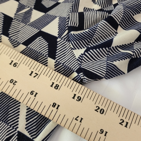 LulaRoe Retro Print Crew Neck Short Sleeve Blue & Cream Women's Top Size L NWOT - Picture 6 of 6